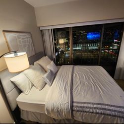 Queen Bed Set - Like New Condition!