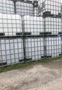 250 gallon IBC tote $80 special