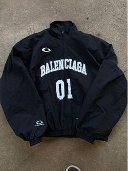 Balenciaga tracksuit top size M can fit L
