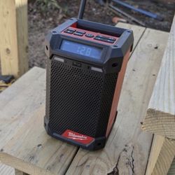 Milwaukee M 12 Shop Radio Plug-In
