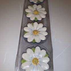 4 Floating Daisy Candles -Cool Breeze scent