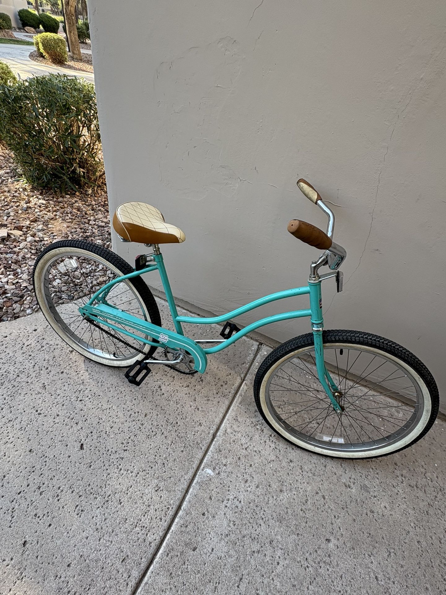 Huffy 26 inch Woman’s Beach Cruiser Bicycle-Ready To Ride!