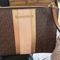 Michael Kors Large Wristlet "New"