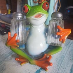 Rivers Edge Products Salt and Pepper Shakers Set, Unique Poly Resin