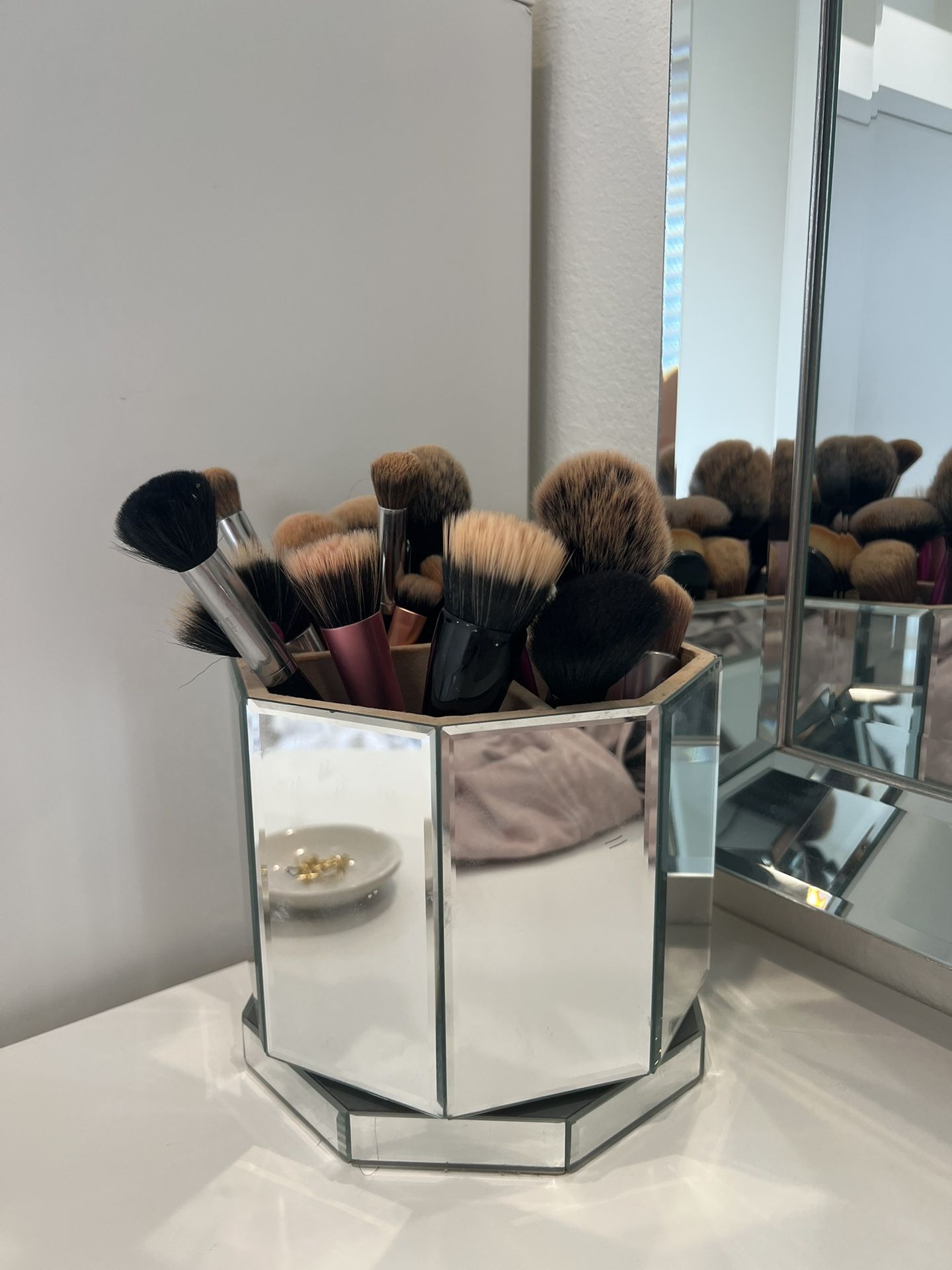 Make Up Brush Holder 