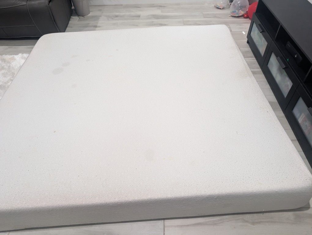 Memory Foam King Size Mattress With Removable Cover