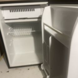 Emerson Mini Fridge And Freezer 