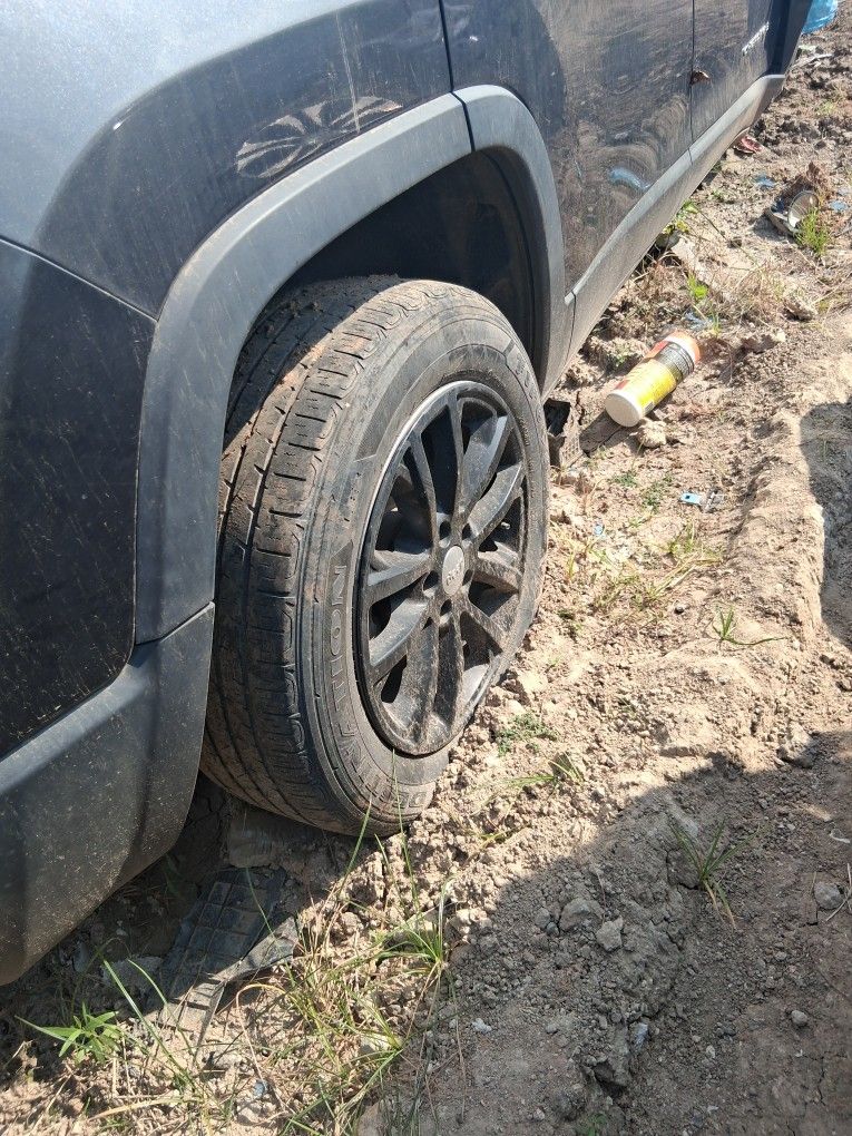 2020 Jeep Cherokee Rim And Tires (18s)