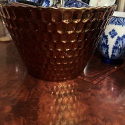 Golden color, ice basket
