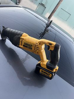 Dewalt 20v Sawzall Con Bateria $100 Firme Precio