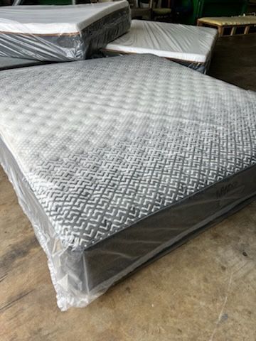 BRAND NEW BEAUTYREST Beyond 14.5" Medium King Mattress 70% OFF SALE for only $1,500