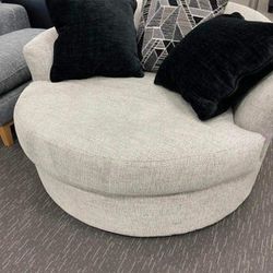Brand New Benchcraft Living Room Megginson Oversized Chair 🌑