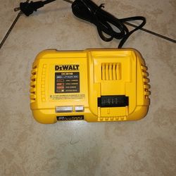 DEWALT
20V MAX / 60V MAX FLEXVOLT Lithium-Ion Fan Cooled Fast Battery Charger