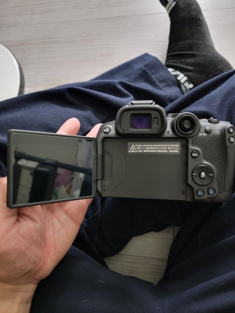 Combo Canon R7 RF800mm 800mm F11 Like New With Battery Grip(Just For