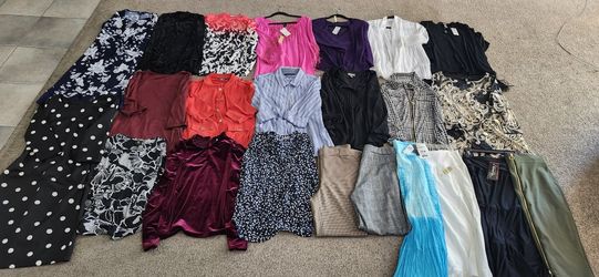 Lot Of 23 Womens Clothing M