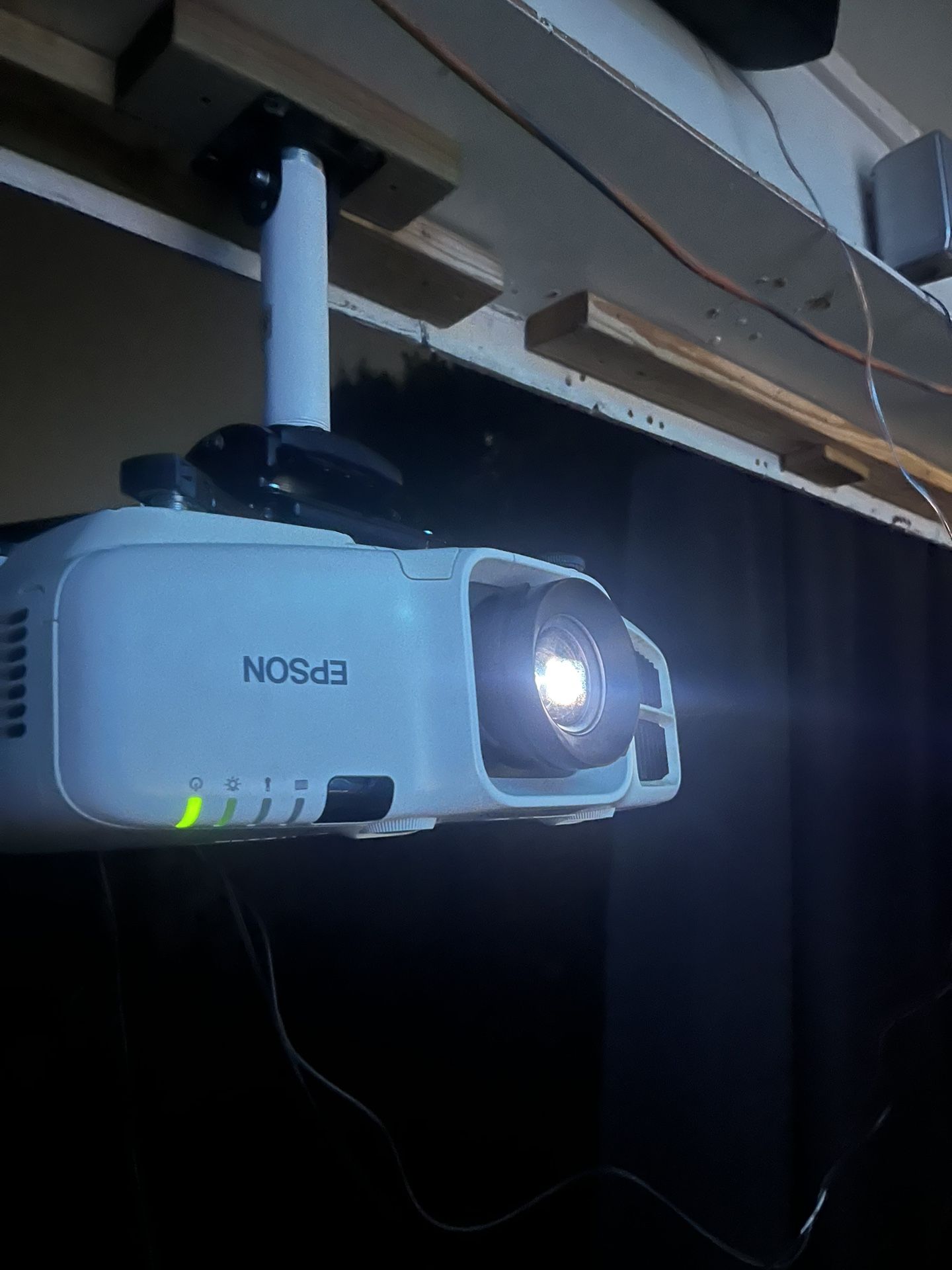 Projector EPSON New WiFi HDM Remote Control Everything Is Working Nothing Wrong