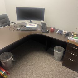 1 Office Desk For Sale