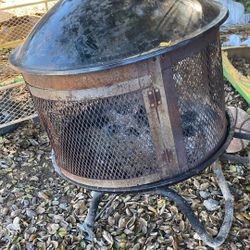 Se vende este chimenea, cita para lumbre para hacer alumbrada condiciones