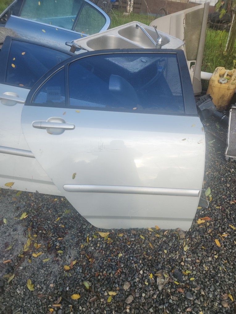 Puerta Corolla2003 hasta2006 Trasera