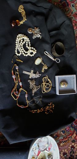 15+ pieces of jewelry