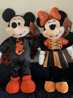 Mickey And Minnie Greeters 