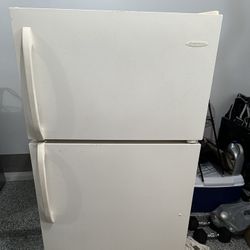 Top/ bottom fridge & freezer (Frigidaire)