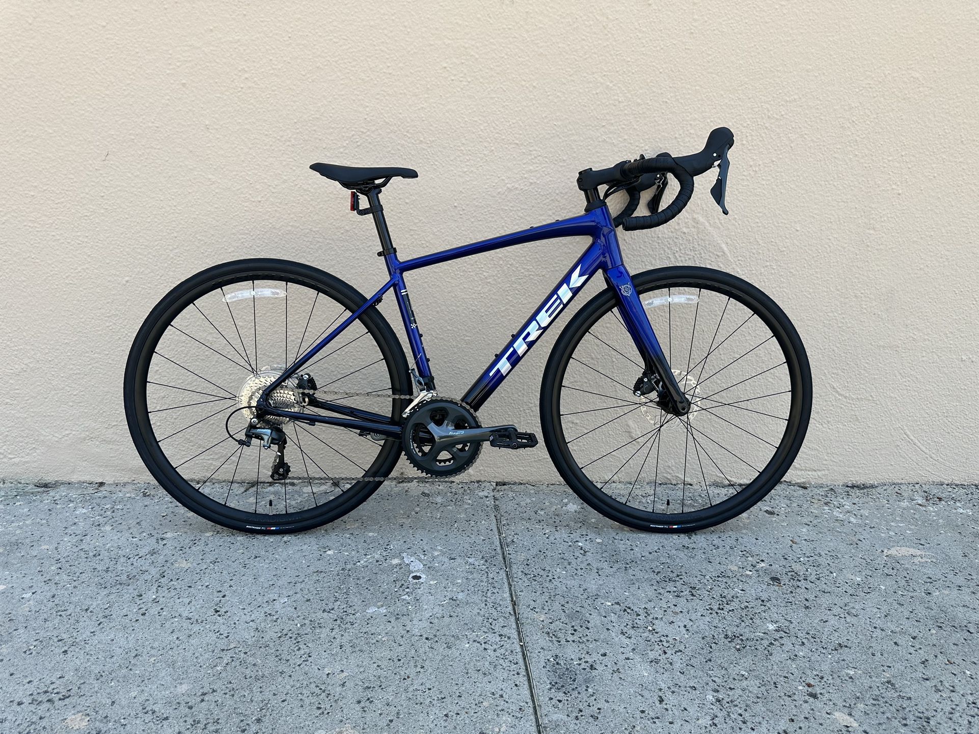Brand New 2025 Trek Domane AL 4 Gen 4 Road Bike.