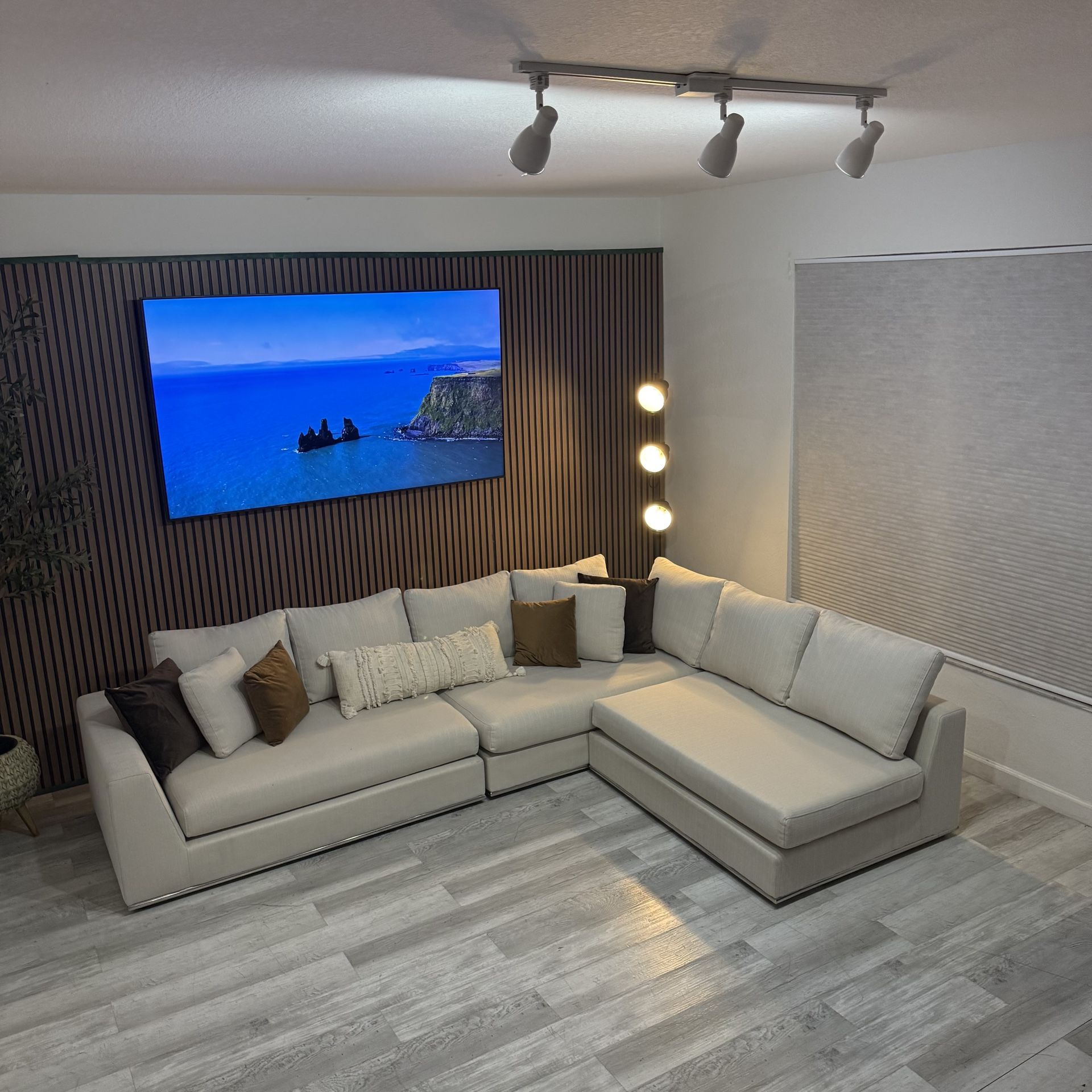 Sectional Couch Modani 3pcs - Free Delivery