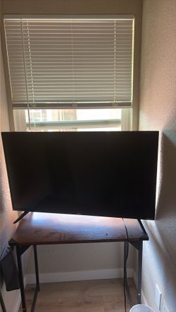 Onn Roku Tv 40in and hdmi cord. No remote