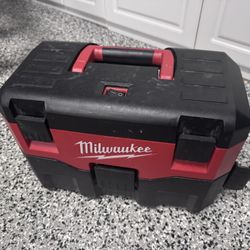 Milwaukee M18 Vacuum