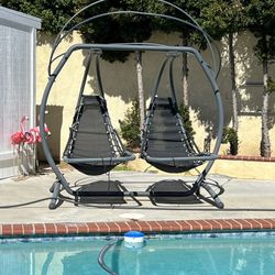 Luxury Poolside Swings - Stylish & Relaxing Outdoor Seating 