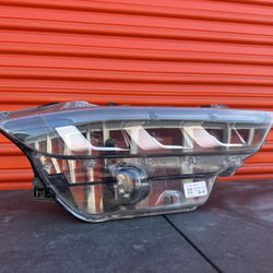 2024 -2025 FORD MUSTANG RIGHT SIDE HEADLIGHT OEM 