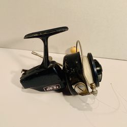 Vintage Olympic DS-61 Fishing Reel Made in Japan
