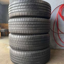 225/65/17. Michelín