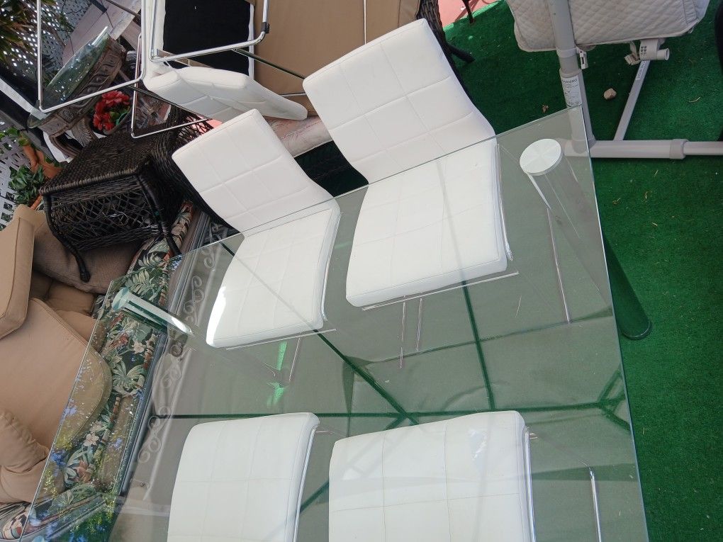 Clear Table With 6 Chairs