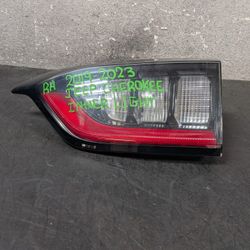 2019-2020-2021-2022-2023 JEEP CHEROKEE RIGHT INNER LIGHT OEM USED #9922