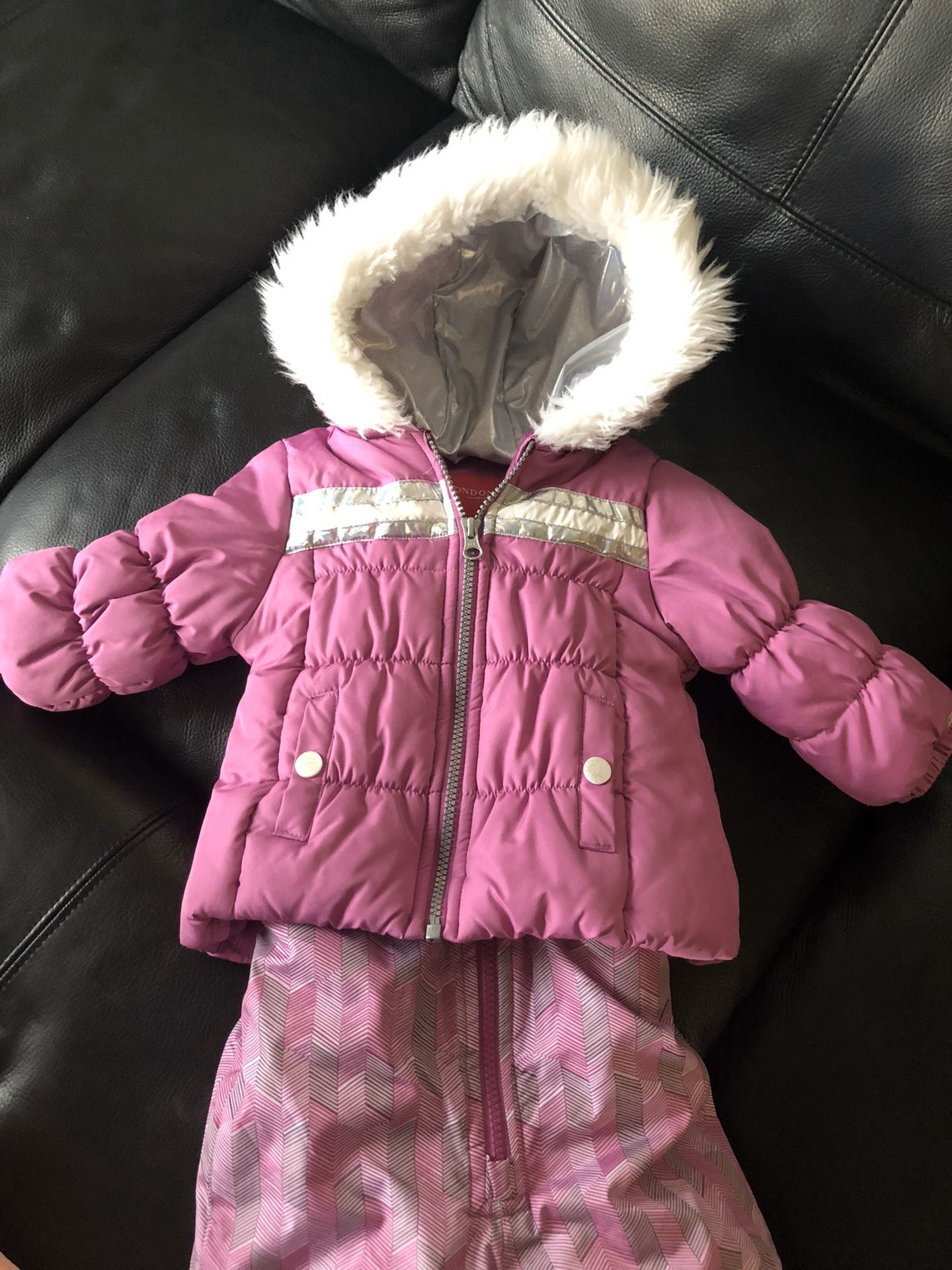 Snow suit outfit pink size 18 months with boots !!!