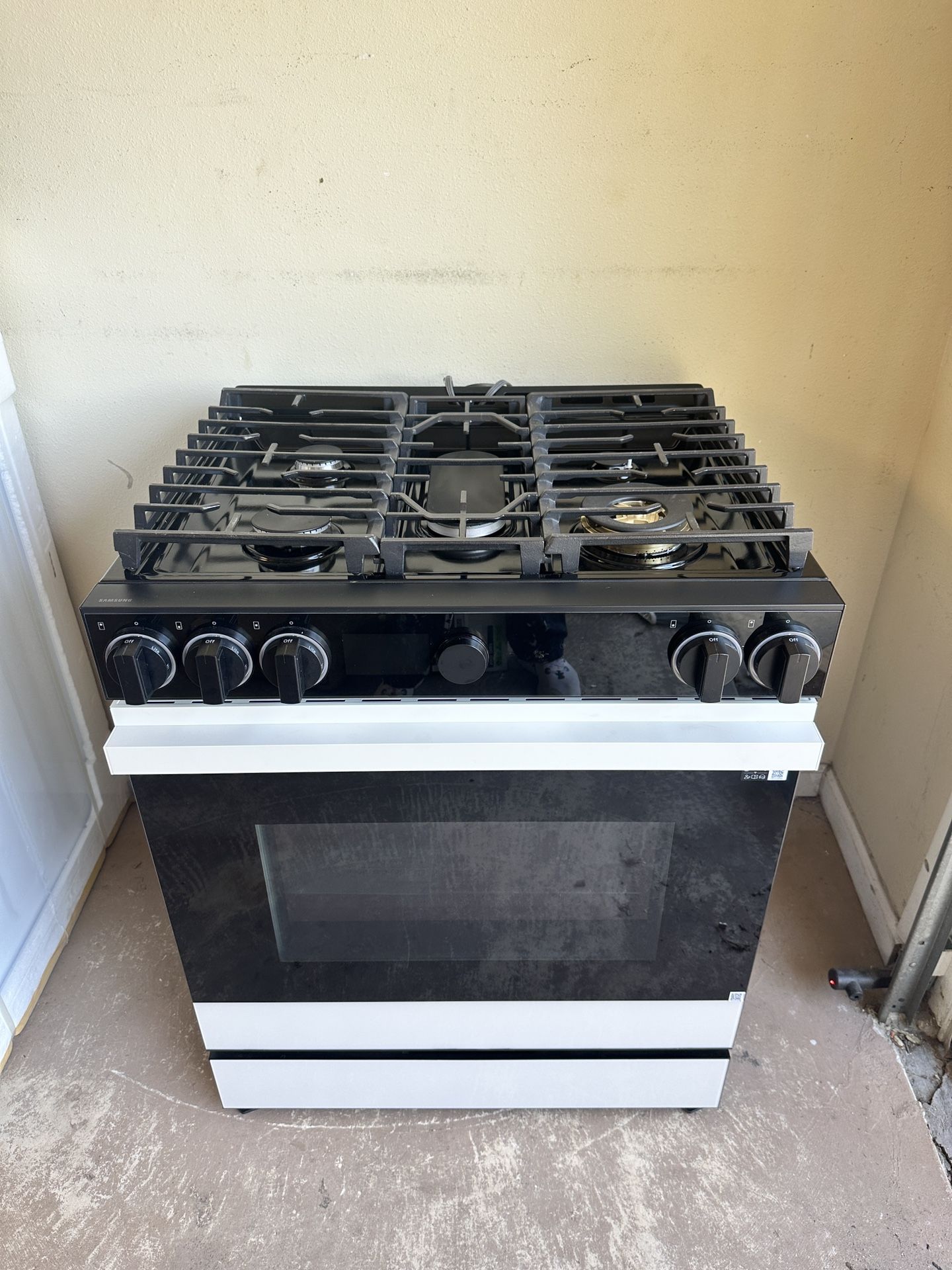 New Samsung Gas Range