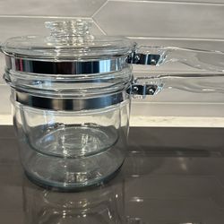 Vintage Pyrex Flameware Glass Double Boiler Pots with lid.   #6283~1.5 QT. In excellent condition. Doesn’t appear to have been used much,  if at all. 