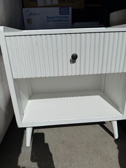 Pair (2) White Wood Bed Side Table Stands