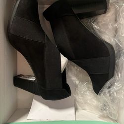Size 6.5 Womens High Heels In Black Color.asking $45 Originally $70