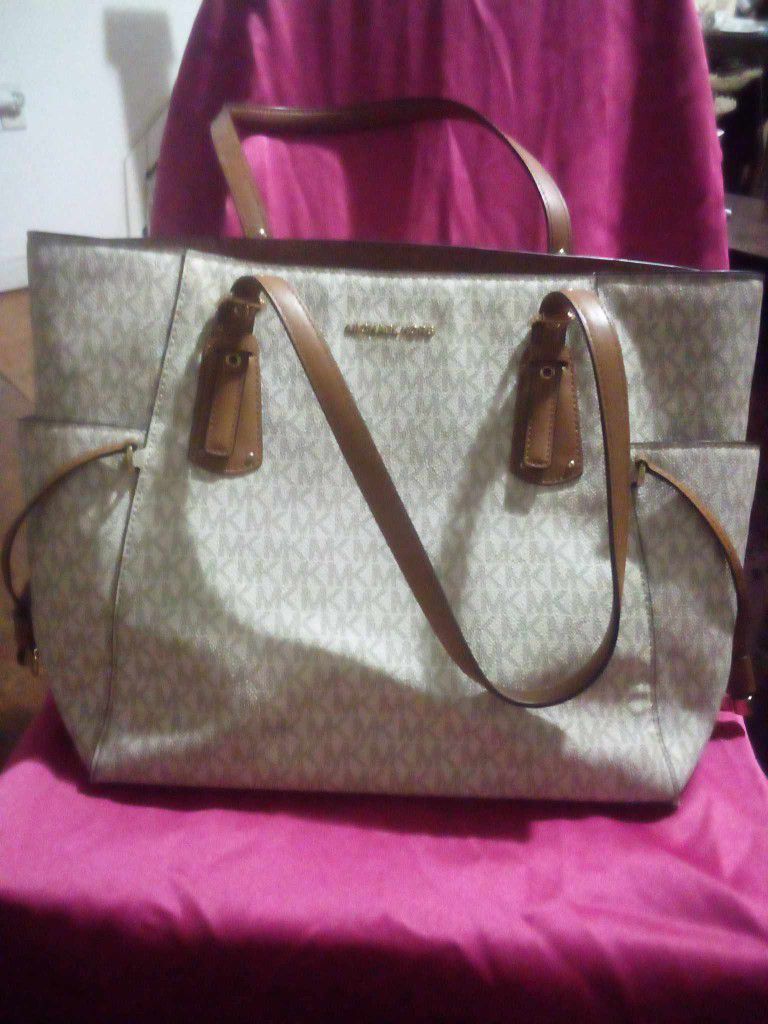 Michael Kors Designer Handbag Large Used for Sale in Wrightsville, GA -  OfferUp
