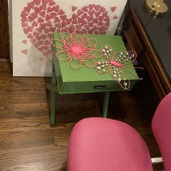 Desk Chair & Girl Decor 