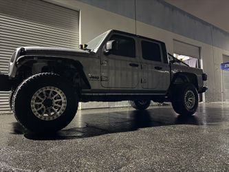Jeep gladiator 3inch Fox/Zone Off Road Lift With 35s Wheels N Tires $3600 Installed