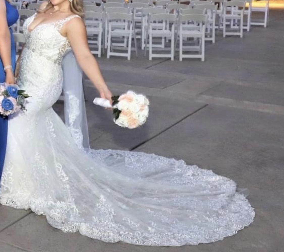 Pick Up Only! Lace Vneck Wedding Dressing Size 10 12