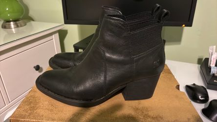 NEW women Born black boots size 8.5