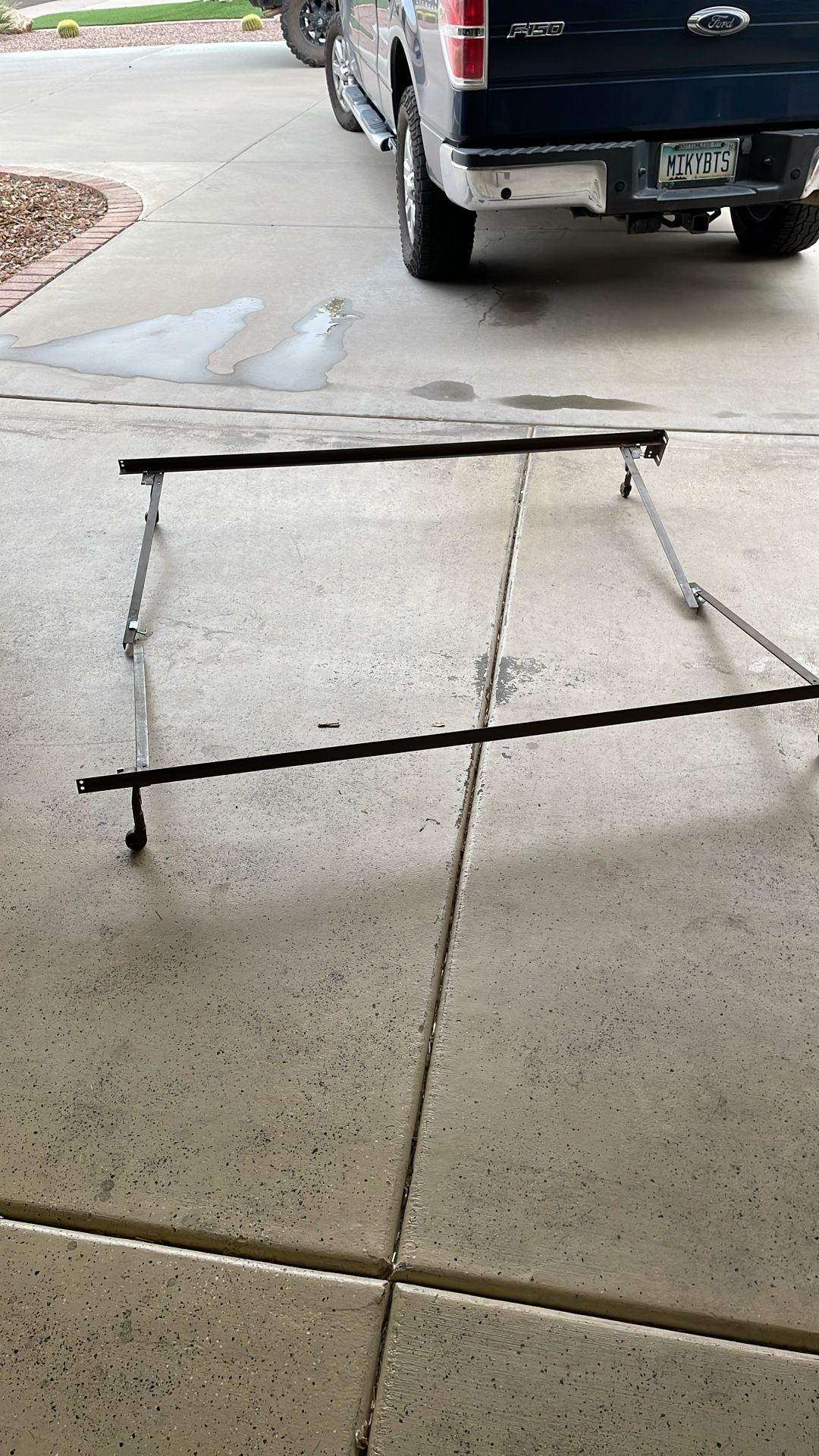 Full Size/twin Bed Frame Adjustable