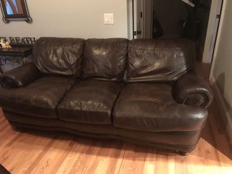 Beautiful Executive Leather Sofa & Loveseat Great Condition