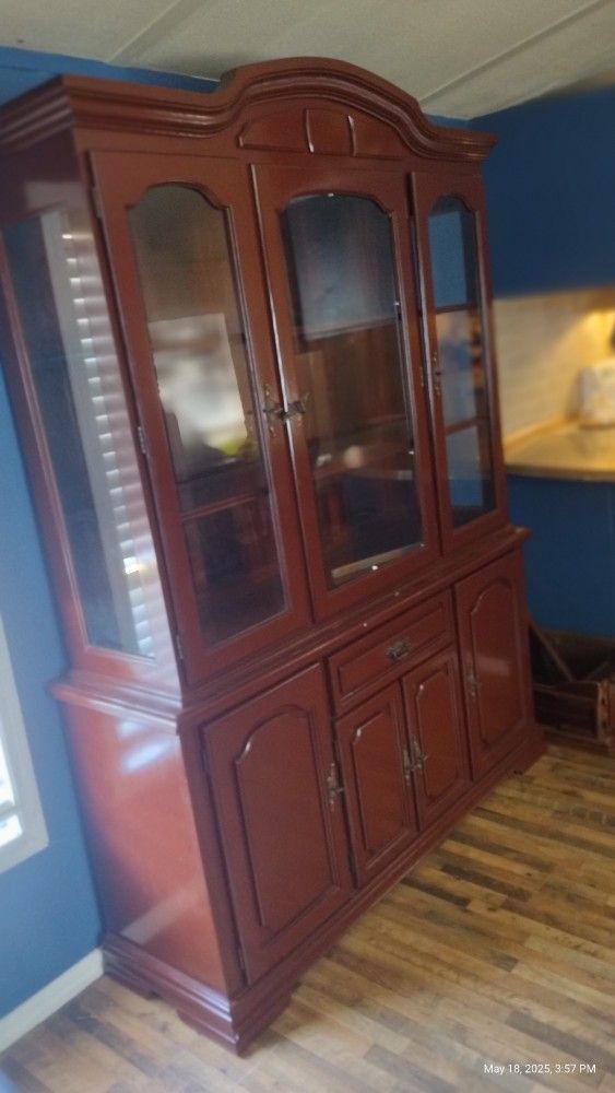Trophy Caseing/Curo Cabin