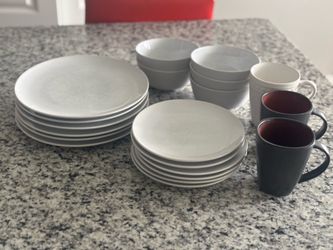 20 Piece  dish set- Serious Inquiries only!